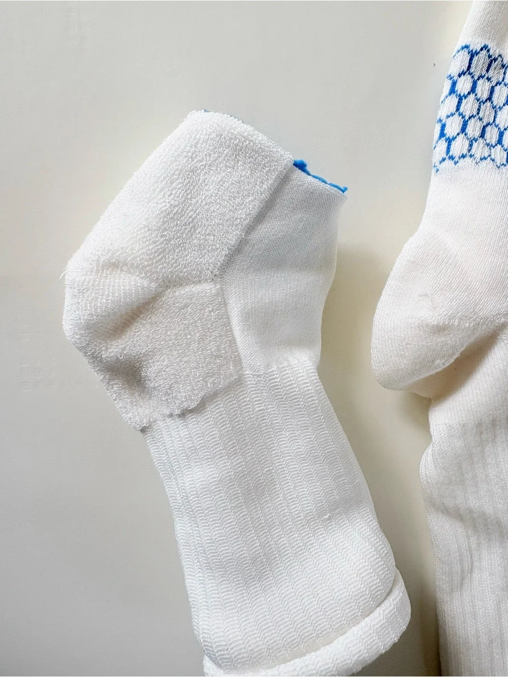 Bombas ribbed daily logo
